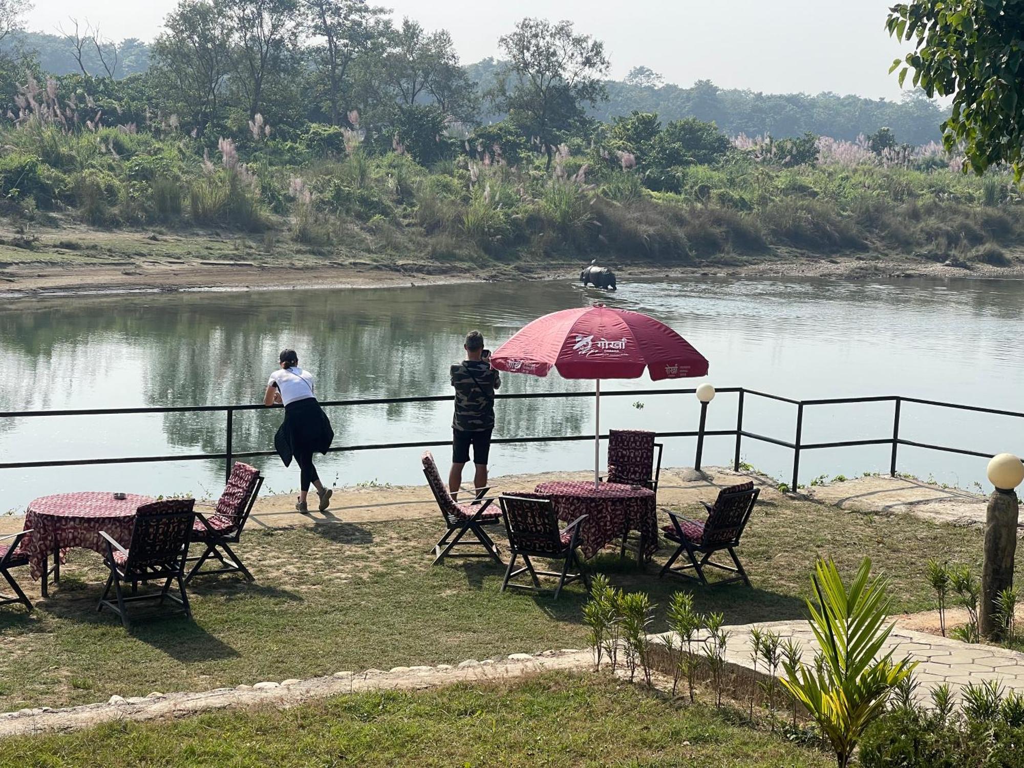 Chitwan Riverside Resort Sauraha Exterior foto