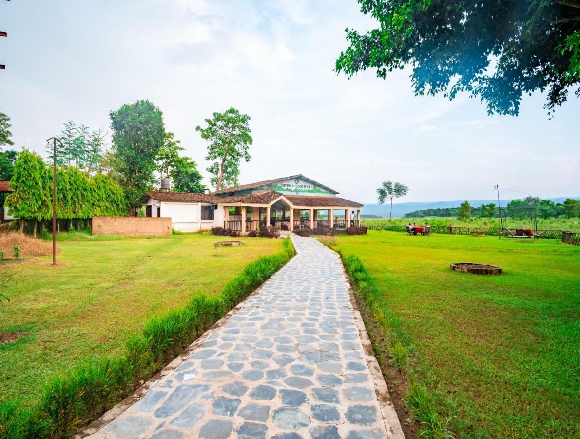 Chitwan Riverside Resort Sauraha Exterior foto