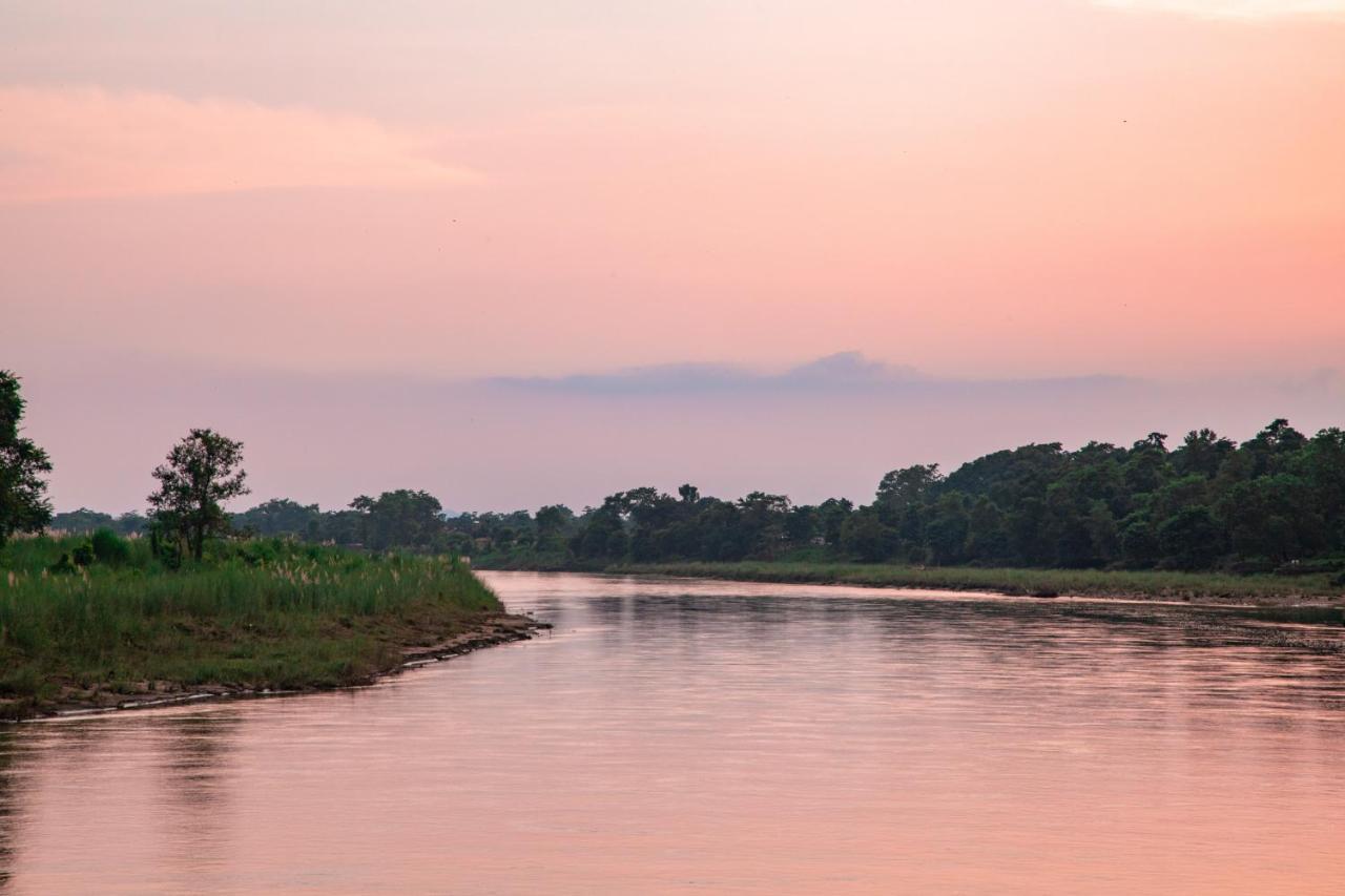 Chitwan Riverside Resort Sauraha Exterior foto